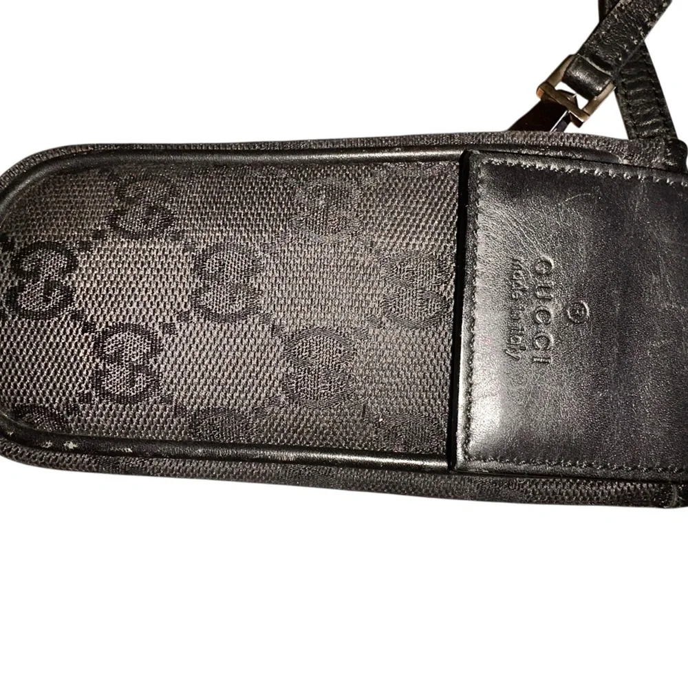 EUC Gucci Black Leather Phone Pouch